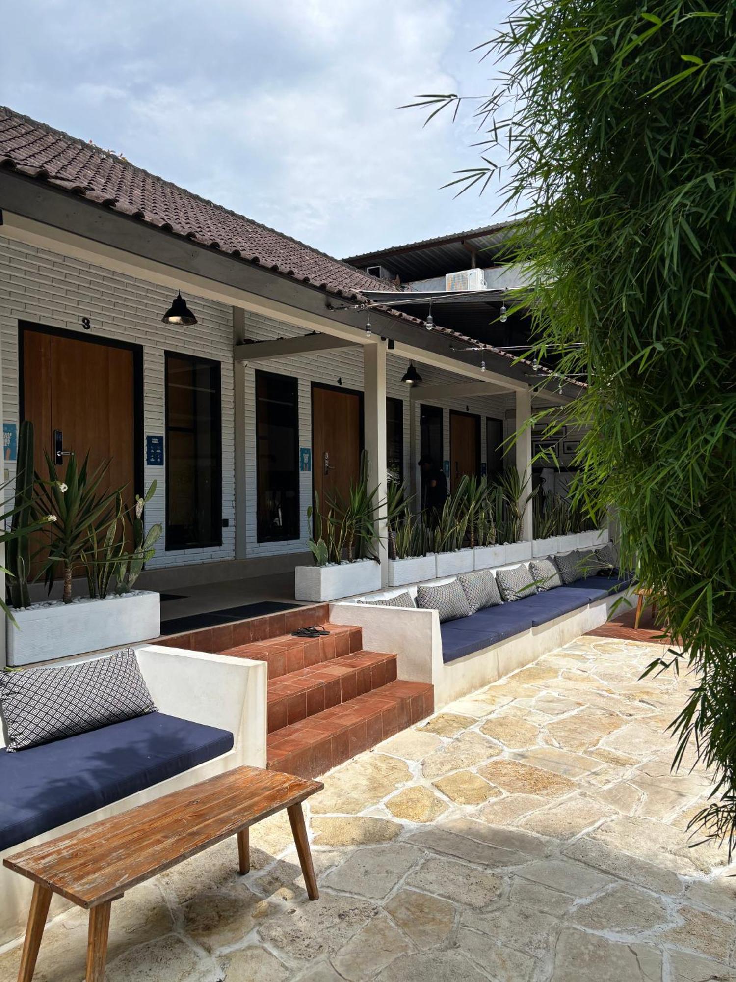 Lay Day Hostel Canggu Ngoại thất bức ảnh